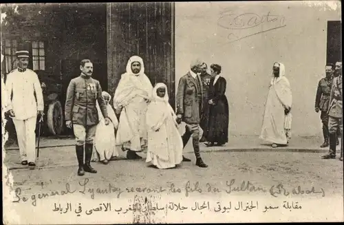 Ak Rabat Marokko, Le General Lyautey recevant les fils du Sultan