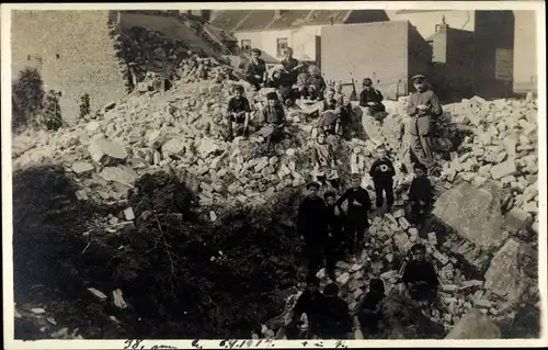 Ak Oostende Ostende Westflandern, Kriegszerstörung 1. WK, Kinder