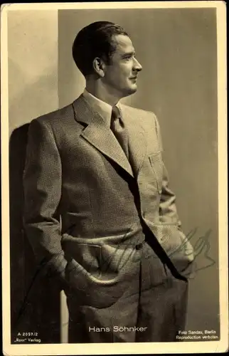 Ak Schauspieler Hans Söhnker, Standportrait, Anzug, Ross Verlag A 2057 2