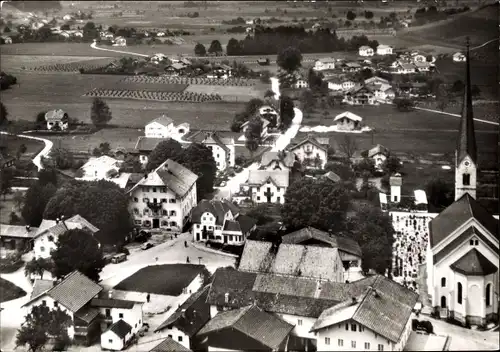 Ak Bergen im Chiemgau Oberbayern, Ortsansicht, Panorama, Vogelschau