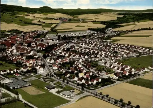 Ak Bevern Kr. Holzminden, Ortsansicht, Luftbild, Panorama