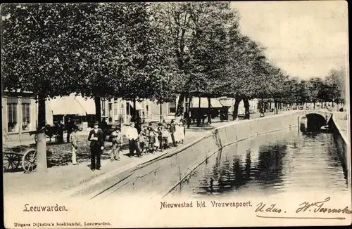 Ak Leeuwarden Friesland Niederlande, Nieuwestad b./d. Vrouwenpoort