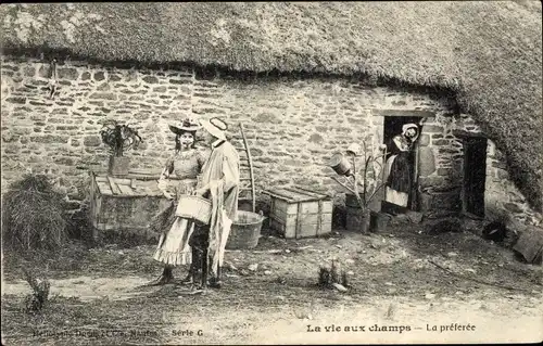 Ak La vie aux champs, La preferee, Bauernhof, Liebespaar