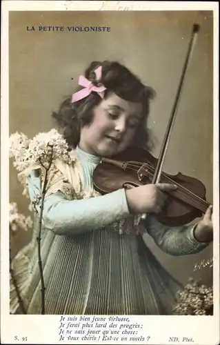 Ak La Petite Violiniste, Mädchen spielt Geige