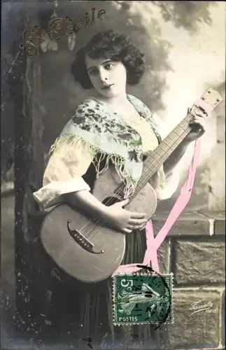 Ak Sainte Cecile, Frau mit Gitarre