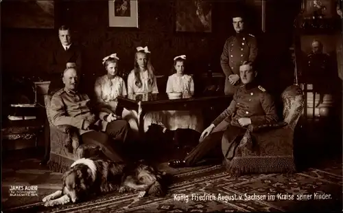 Ak König Friedrich August III. von Sachsen im Kreise seiner Kinder