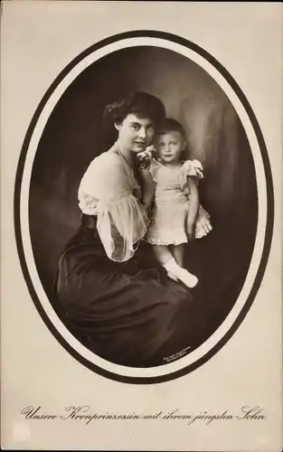 Ak Kronprinzessin Cecilie von Preußen mit ihrem jüngsten Sohn Friedrich Georg, NPG 4602