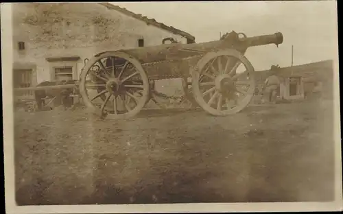 Foto Ak Französisches Geschütz auf dem Schlachtfeld, 1. WK