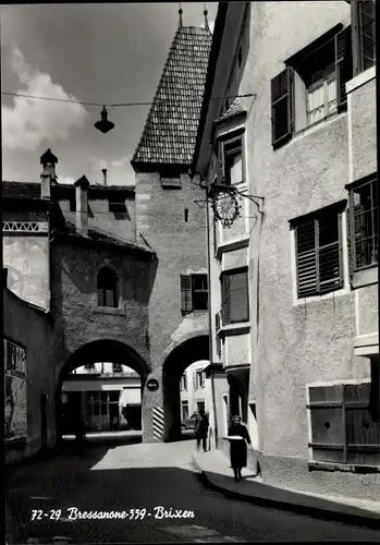 Ak Brixen Bressanone Südtirol, Straßenpartie