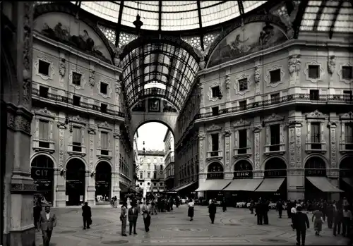 Ak Milano Mailand Lombardia, Galleria Vittorio Emanuele