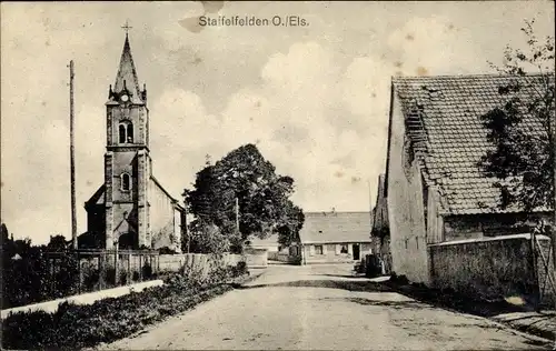 Ak Staffelfelden Elsass Haut Rhin, Straßenpartie, Kirche