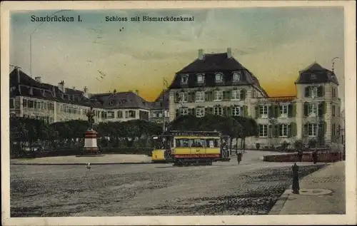 Ak Saarbrücken im Saarland, Schloss mit Bismarckdenkmal, Straßenbahn