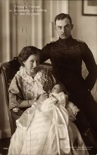 Ak Herzog Ernst August zu Braunschweig und Lüneburg, Herzogin Viktoria Luise, Erbprinz Ernst August