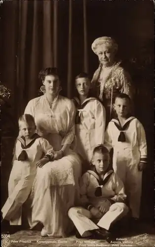 Ak Kaiserin Auguste Viktoria, Prinz Wilhelm, Prinz Friedrich, Kronprinzessin Cecilie, NPG 5334