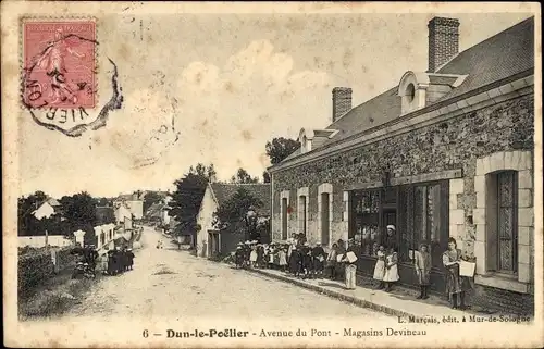 Ak Dun-le-Poëlier Indre, Avenue du Pont, Magasins Devineau