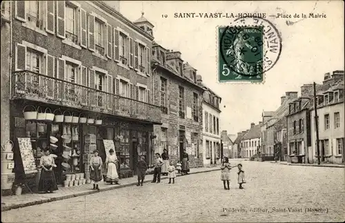 Ak Saint Vaast La Hougue Manche, Place de la Mairie, Geschäfte