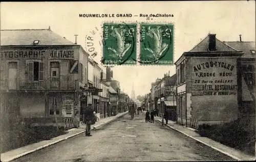 Ak Mourmelon le Grand Marne, Rue de Chalons, Photographie Militaire, Autos Cycles V. Roche