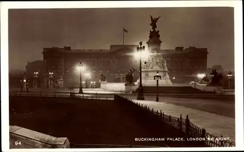 Ak City of Westminster London England, Buckingham Palace by Night
