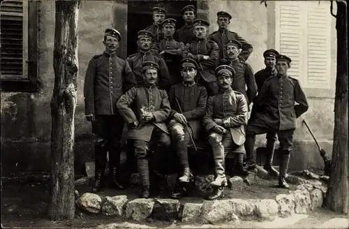 Foto Ak Deutsche Soldaten in Uniformen, Gruppenbild, I. WK