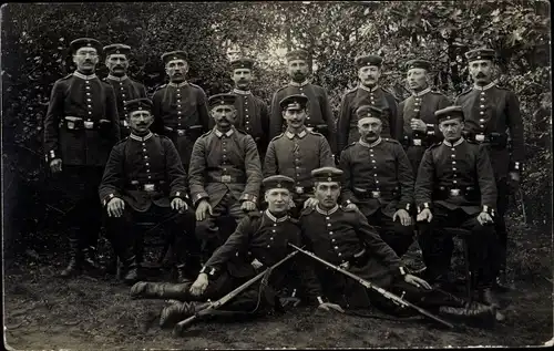 Foto Ak Deutsche Soldaten in Uniformen, 1916