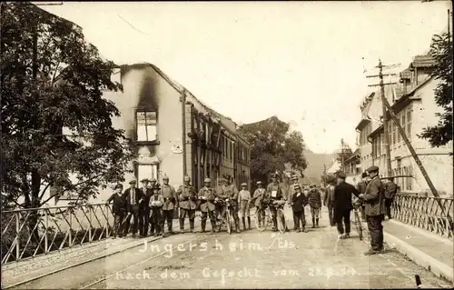 Foto Ak Ingersheim Elsass Haut Rhin, Nach dem Gefecht 1914, deutsche Soldaten
