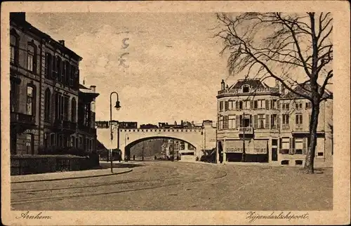 Ak Arnhem Gelderland Niederlande, Zijpendaalschepoort, Brücke, Fahrzeuge, Straßenbahnschienen