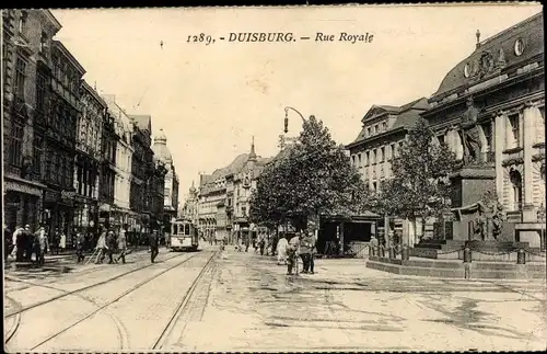 Ak Duisburg im Ruhrgebiet, Rue Royale, Straßenszene, Straßenbahn, Denkmal