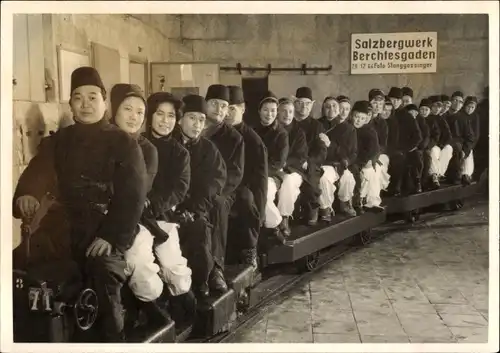 Foto Ak Berchtesgaden in Oberbayern, Salzbergwerk, Grubenbahn, Gruppenbild