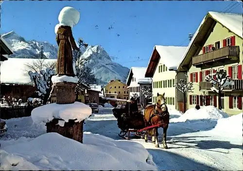 Ak Garmisch Partenkirchen in Oberbayern, Antoniusbrunnen, Winteransicht, Schlittengespann