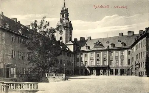 Ak Rudolstadt in Thüringen, Schlosshof