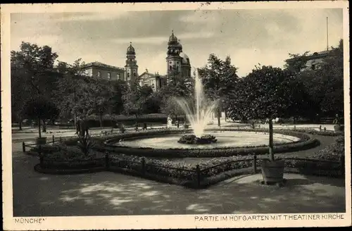 Ak München Bayern, Partie im Hofgarten mit Theatiner Kirche, Springbrunnen