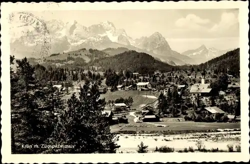 Ak Krün in Oberbayern, Ortsansicht mit Zugspitzmassiv