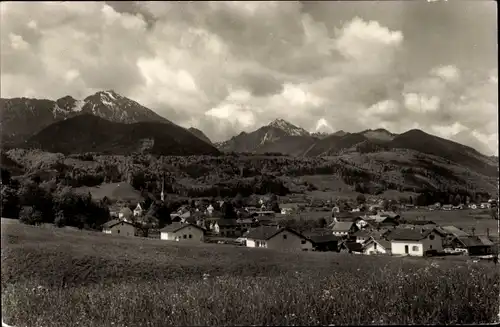 Ak Bergen im Chiemgau in Oberbayern, Ortsansicht mit Hochfelln und Hochgern