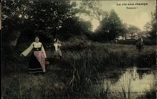 Ak La vie aux Champs, Bonsoir, Frauen in Tracht, Teich