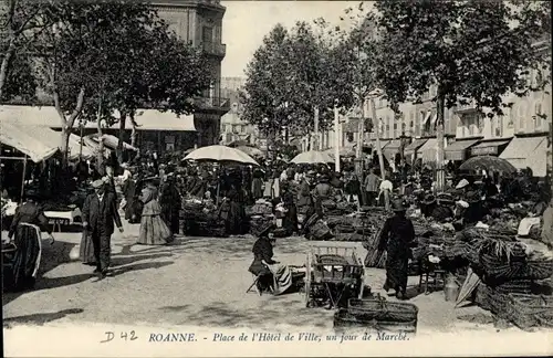 Ak Roanne Loire, Place de l'Hôtel de Ville, un jour de Marché