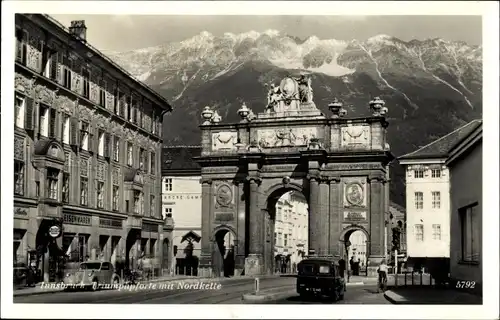Ak Innsbruck in Tirol, Triumpfpfarte mit Nordkette