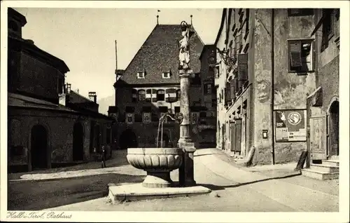 Ak Hall in Tirol, Rathaus, Brunnen, Gebäude, Statue