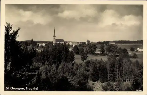 Ak Sankt Georgen Traunreut Oberbayern, Blick auf den Ort, Kirche