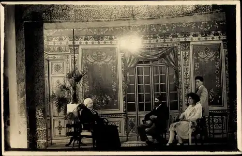 Foto Ak Theaterszene, Schauspieler auf der Bühne