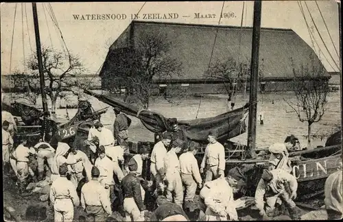 Ak Zeeland Niederlande, Watersnood 1906, Männer bei der Arbeit, Segelboote, überschwemmtes Haus