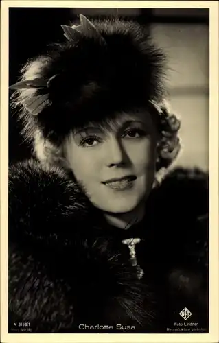 Ak Schauspielerin Charlotte Susa, Portrait mit Hut, Mantel