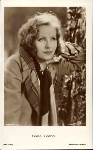 Ak Schauspielerin Greta Garbo, Portrait, Mantel, Filmszene, Ross