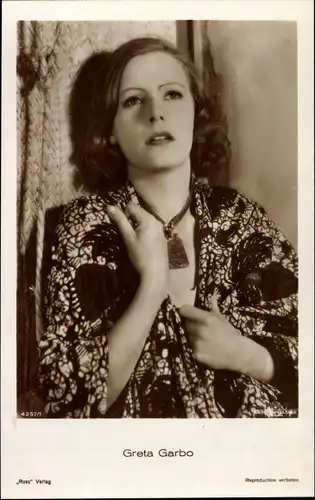 Ak Schauspielerin Greta Garbo, Portrait, Ross