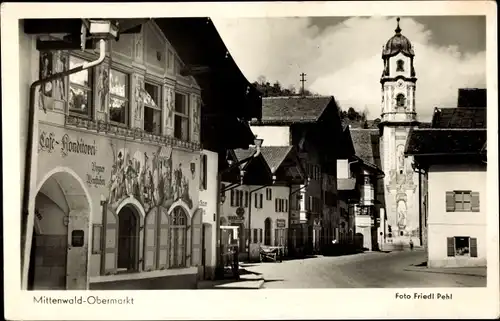 Ak Mittenwald in Oberbayern, Partie am Obermarkt, Konditorei, Bank, Weinstube