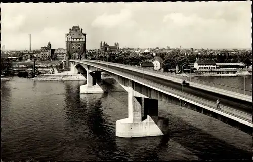 Ak Worms am Rhein, Nibelungenbrücke zur Stadt, Panorama