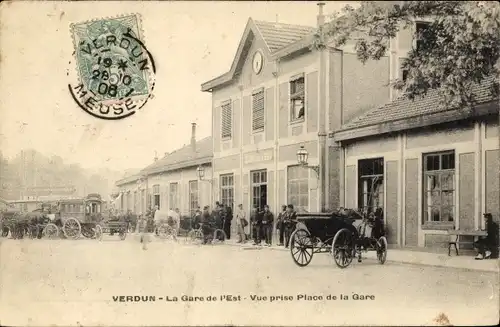 Ak Verdun Meuse, La Gare de l'Est, Vue prise Place de la Gare
