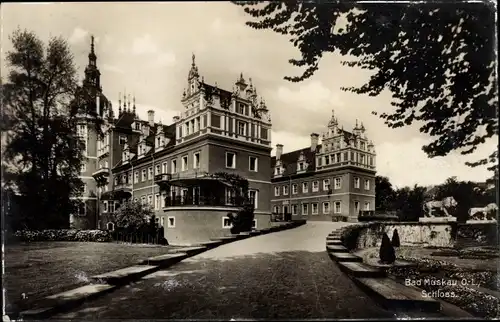 Ak Bad Muskau Oberlausitz, Schloss mit Auffahrt