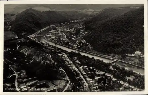 Ak Bad Ems, Fliegeraufnahme von Stadt und Fluss Lahn
