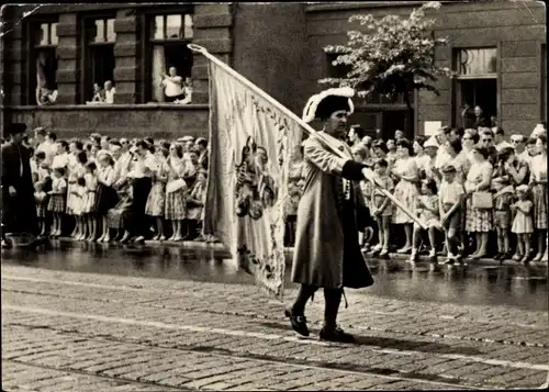 Ak Halle an der Saale, Festzug 1000 Jahre Ortsbestehen, Fahnenträger