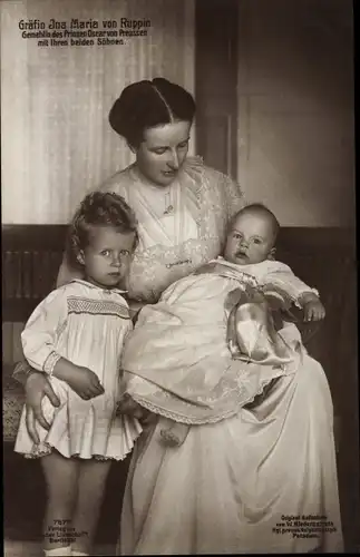Ak Gräfin Ina Maria von Ruppin mit Kindern, Ehefrau Oskar Prinz von Preußen
